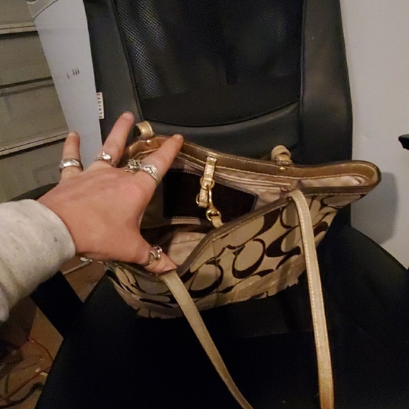 Coach - Picture 3 of 7